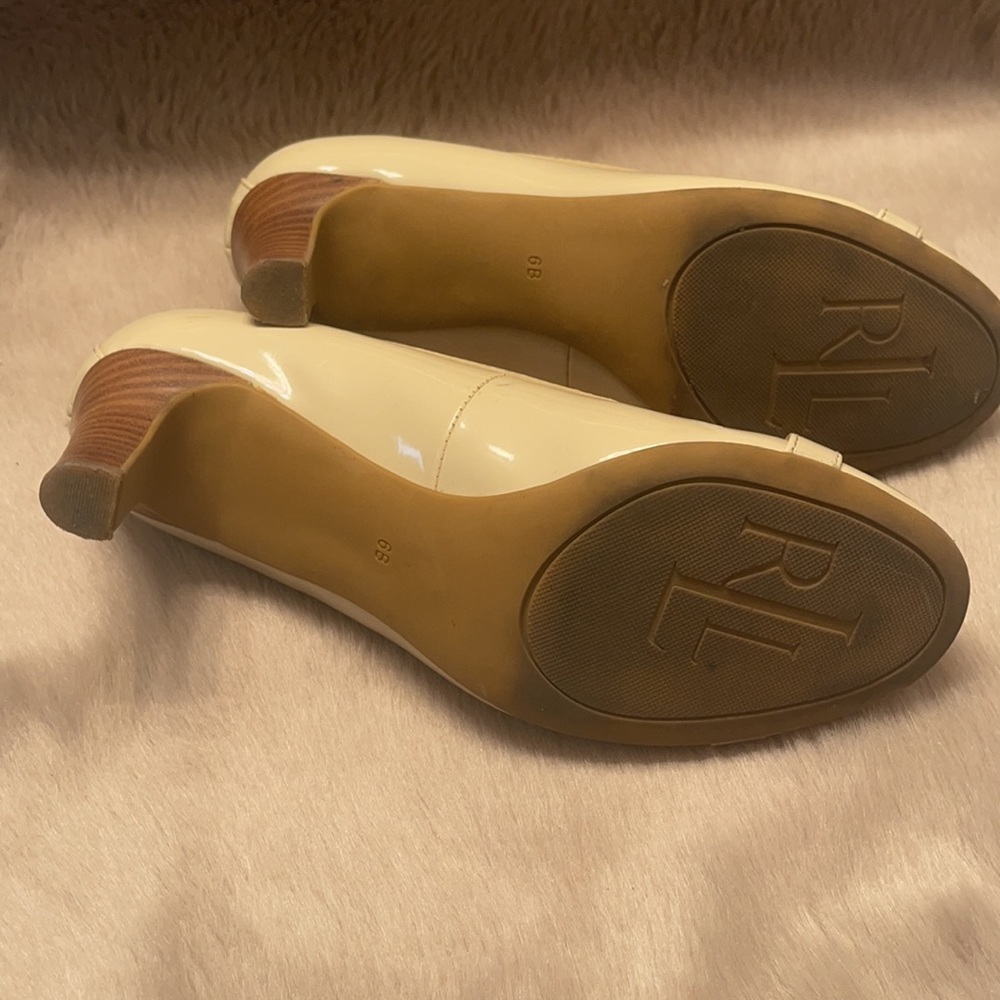 heel - Picture 2 of 5